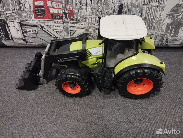 Трактор Bruder