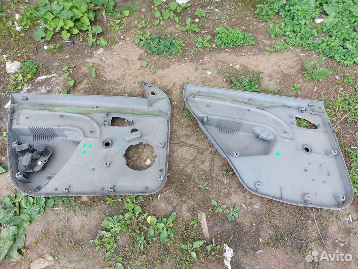 Обшивка двери renault logan