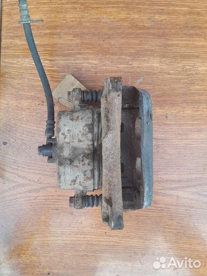 Суппорт передний Subaru Outback BR/B14