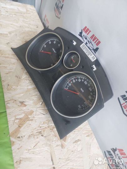 Щиток приборов opel Astra H АКПП