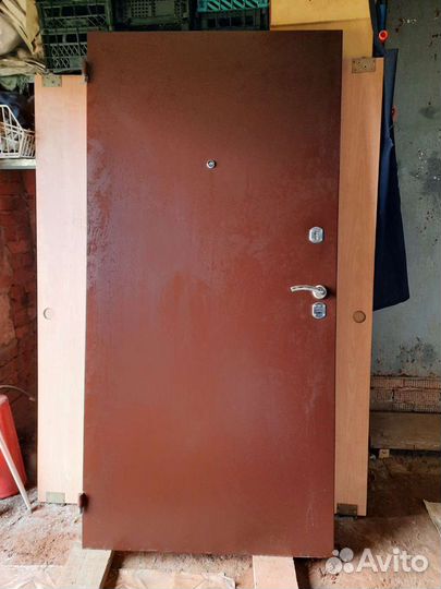 Металлическая дверь бу