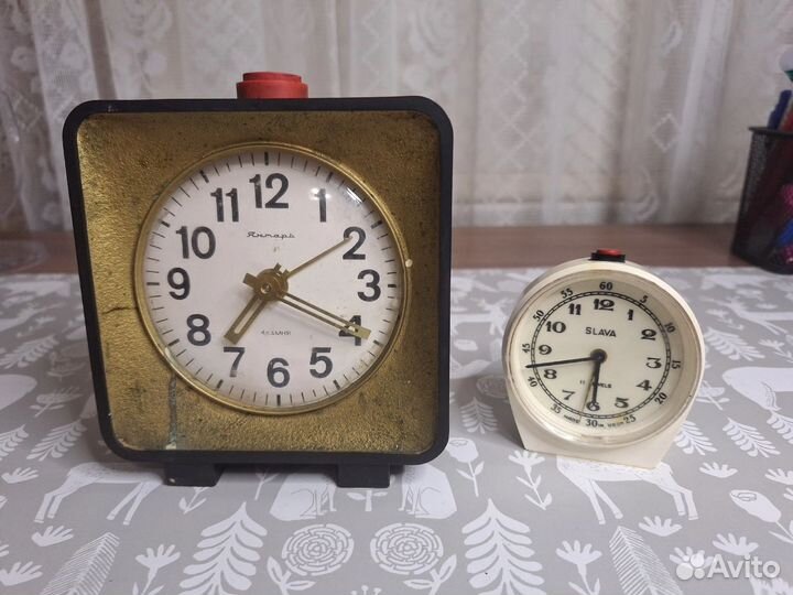 Часы будильник СССР янтарь слава