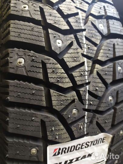 Bridgestone Blizzak Spike-02 SUV 235/65 R17