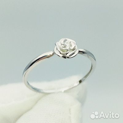 Золотое кольцо с камнем 18р