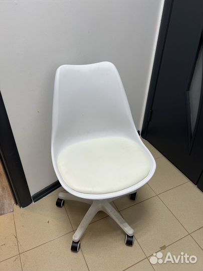 Кресло на колесиках