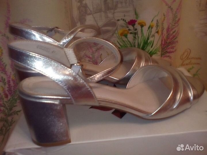 Босоножки женские