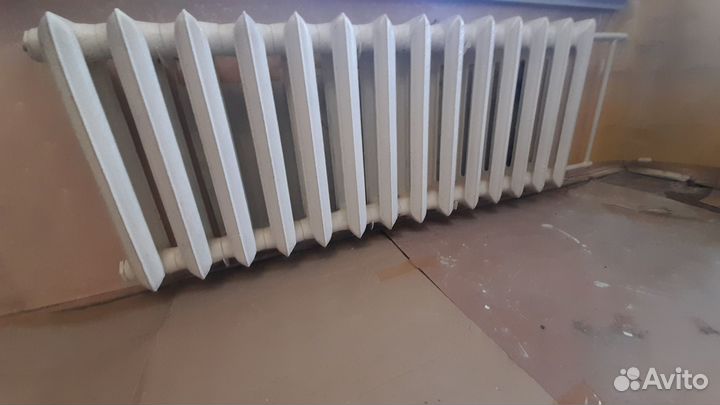Радиатор отопления, чугунная батарея