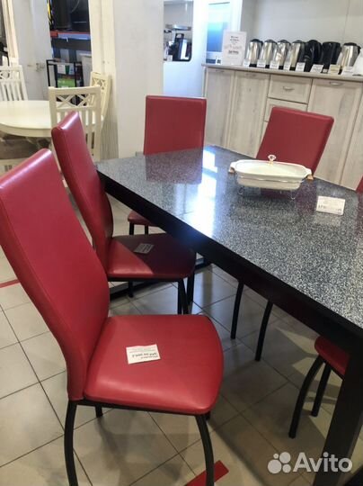Стол обеденный и стулья