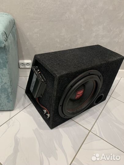 Продам сабвуфер с усилителем