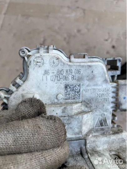 Замок двери задний правый Audi A1