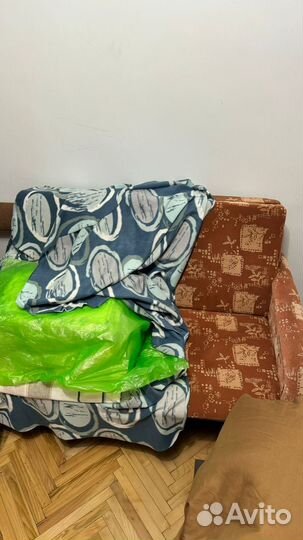 Два стеллажа и 2 дивана