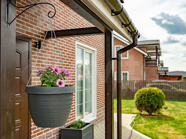 Коттедж 171 м² на участке 6 сот.