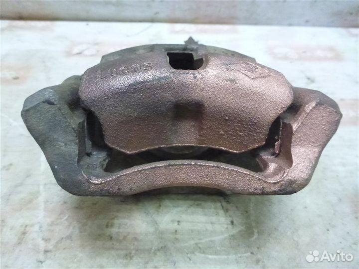 Суппорт передний правый Renault Sandero BS12