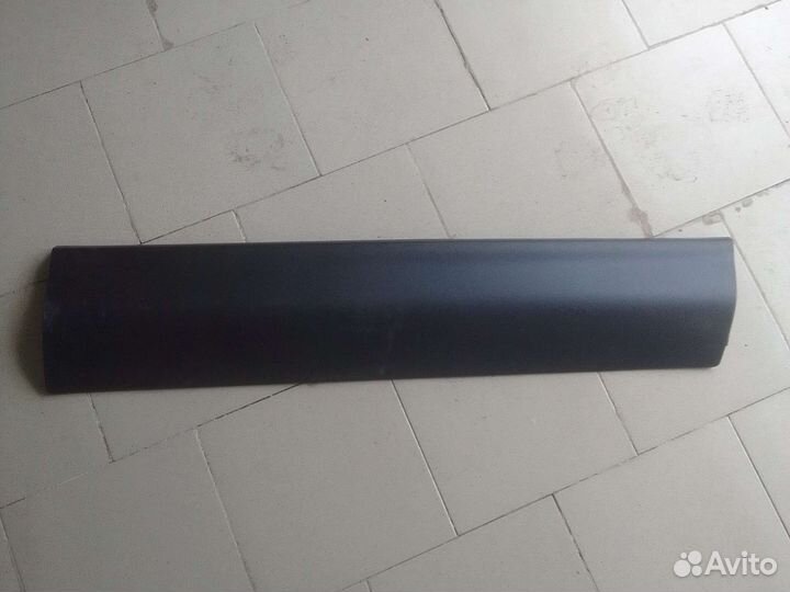 Накладка двери передней правой Mazda