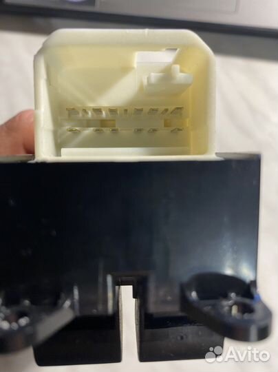 Блок управления стеклоподъемниками toyota yaris