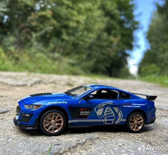 Модель машинки Ford Mustang Shelby GT 500