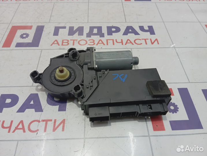 Моторчик стеклоподъемника задний левый Porsche Cayenne (9PA) 95562470301