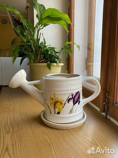 Горшок для цветка керамический белый в виде лейки