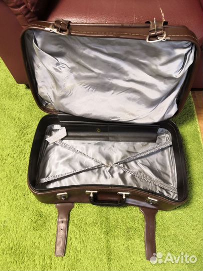 Винтажный чемодан