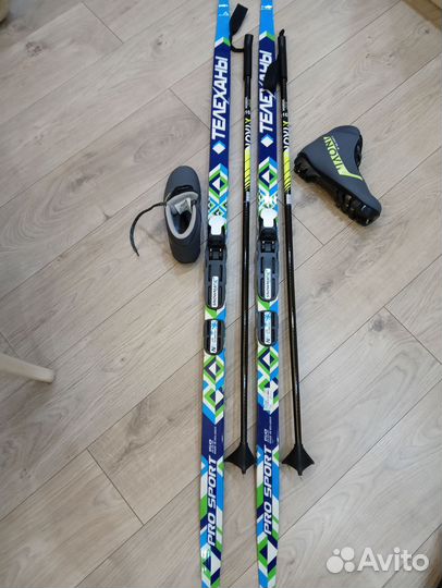 Лыжи и лыжные ботинки