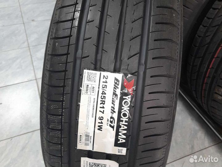 Yokohama BluEarth AE51 215/45 R17