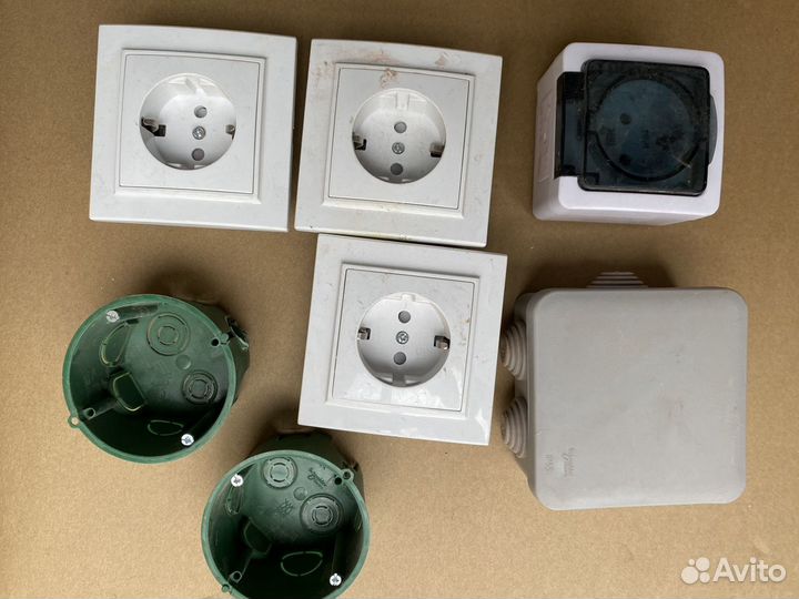 Розетки встраиваемые,извещатель пожарный дымовой