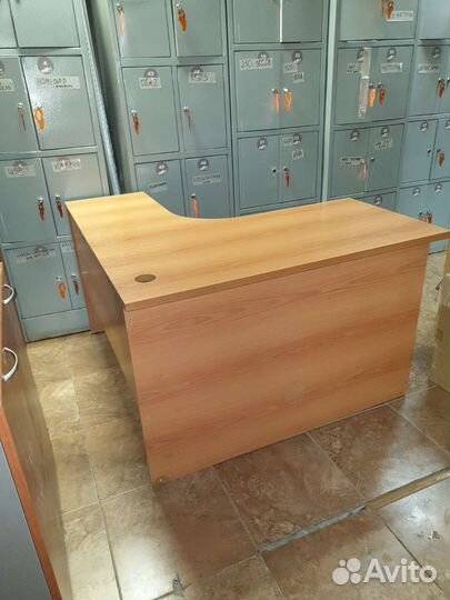 Угловой офисный стол 120*130*76см бу