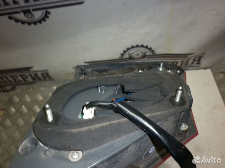 Фонарь крышки багажника Lexus LS460 2011