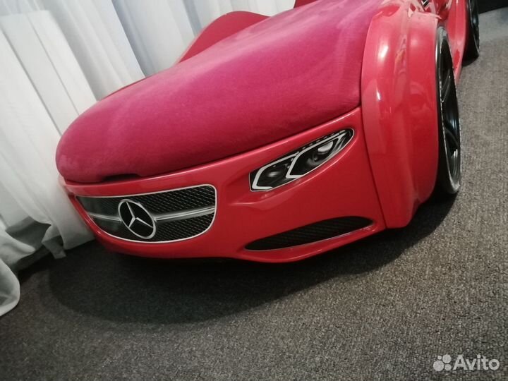 Детская кровать машина