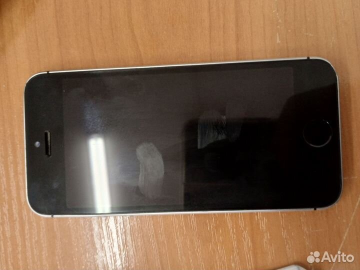 iPhone SE, 32 ГБ
