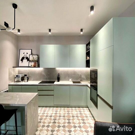 Угловой кухонный гарнитур современный