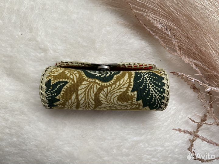 Футляр для помады с зеркалом