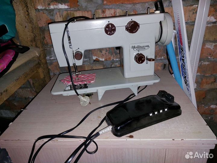 Швейная машинка чайка 143