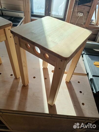 Табуретки деревянные
