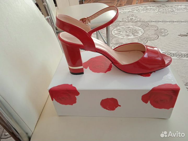 Босоножки 39