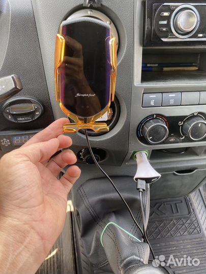 Держатель для телефона с беспроводной зарядкой