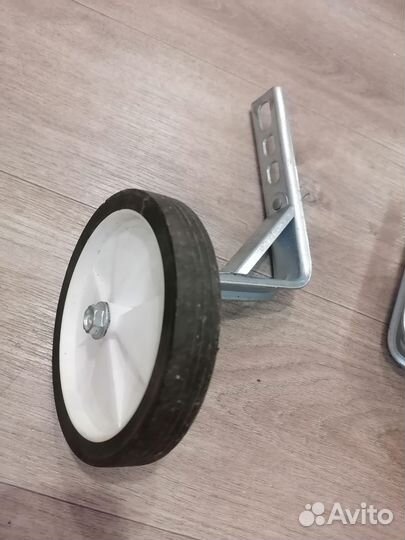 Колеса боковые на детский велосипед