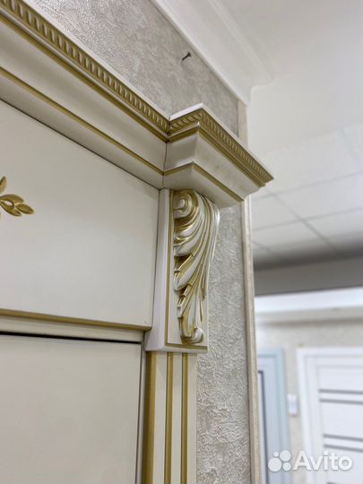 Двери «Сан-Рэмо» эмаль+золото и орех