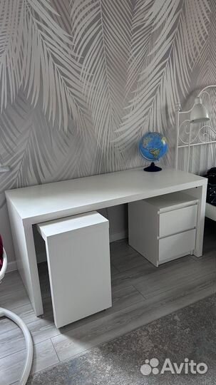 Письменный стол IKEA мальм