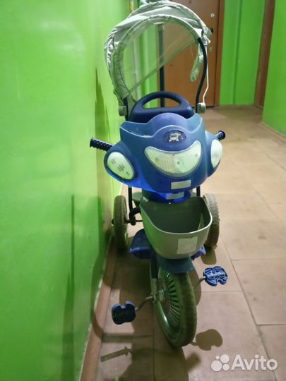 Трехколесный велосипед с ручкой
