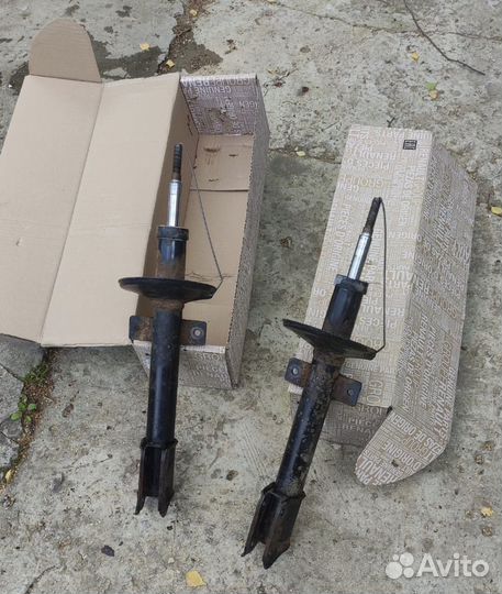 Задние амортизаторы renault duster 4x4 562103964r