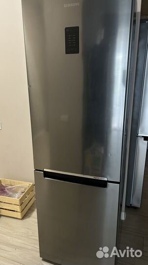 Холодильник Samsung