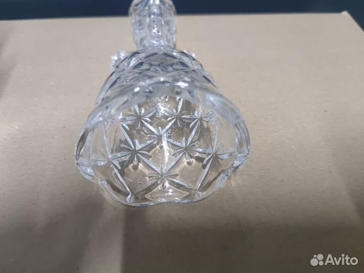 Хрустальные подсвечники, колокольчик и масленка