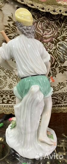 Фарфор статуэтки «Мейсон»