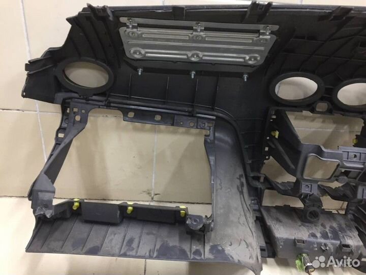 Передняя панель салона Ford Focus