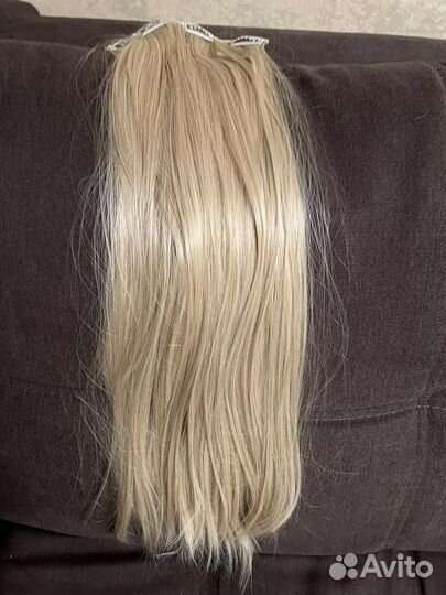 Волосы на заколках блонд