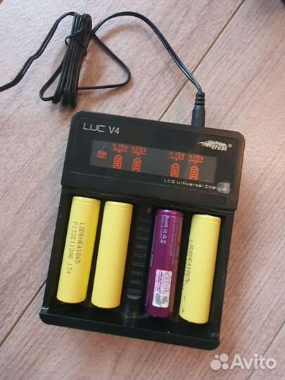 Зарядное устройство Efest luc4