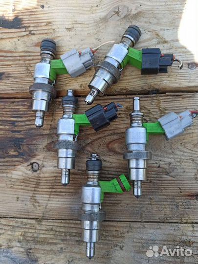 Комплект бензиновых форсунок 1az-fse 2az-fse toyot