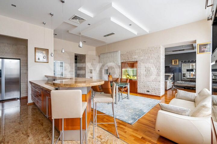 5-к. квартира, 256,2 м², 2/5 эт.