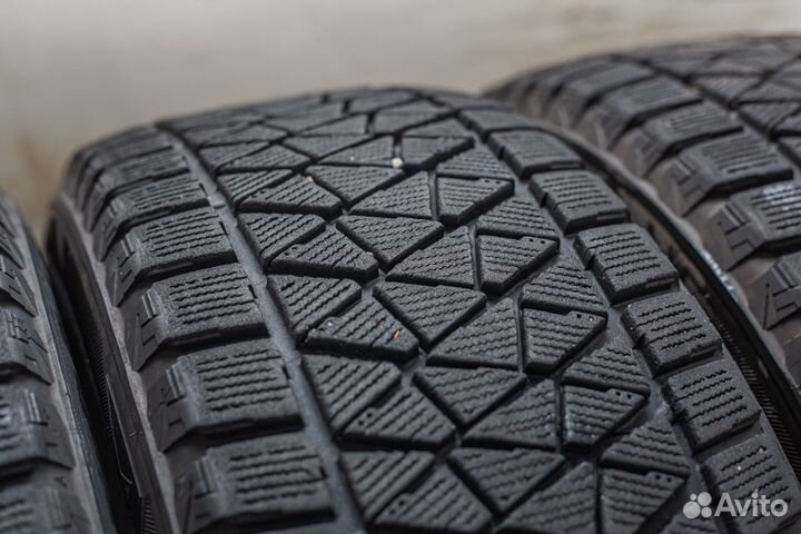 Bridgestone Blizzak DM-V2 235/65 R17 108S